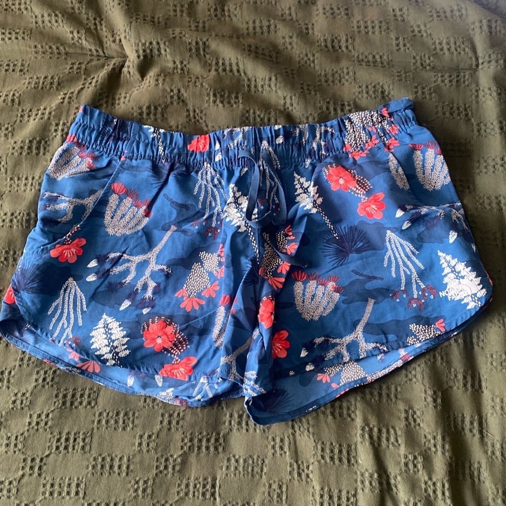 North Face Class V shorts size Large